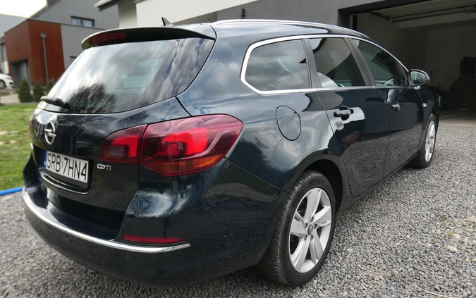 Opel Astra cena 26900 przebieg: 250000, rok produkcji 2014 z Nowe Miasto Lubawskie małe 254